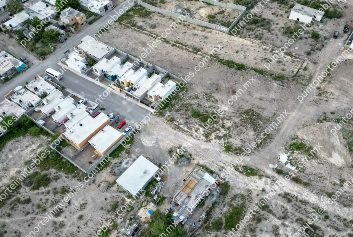 Venta de Terreno 2,625m2 sobre Av Revolución, al lado de Aurrera Express Las Flores