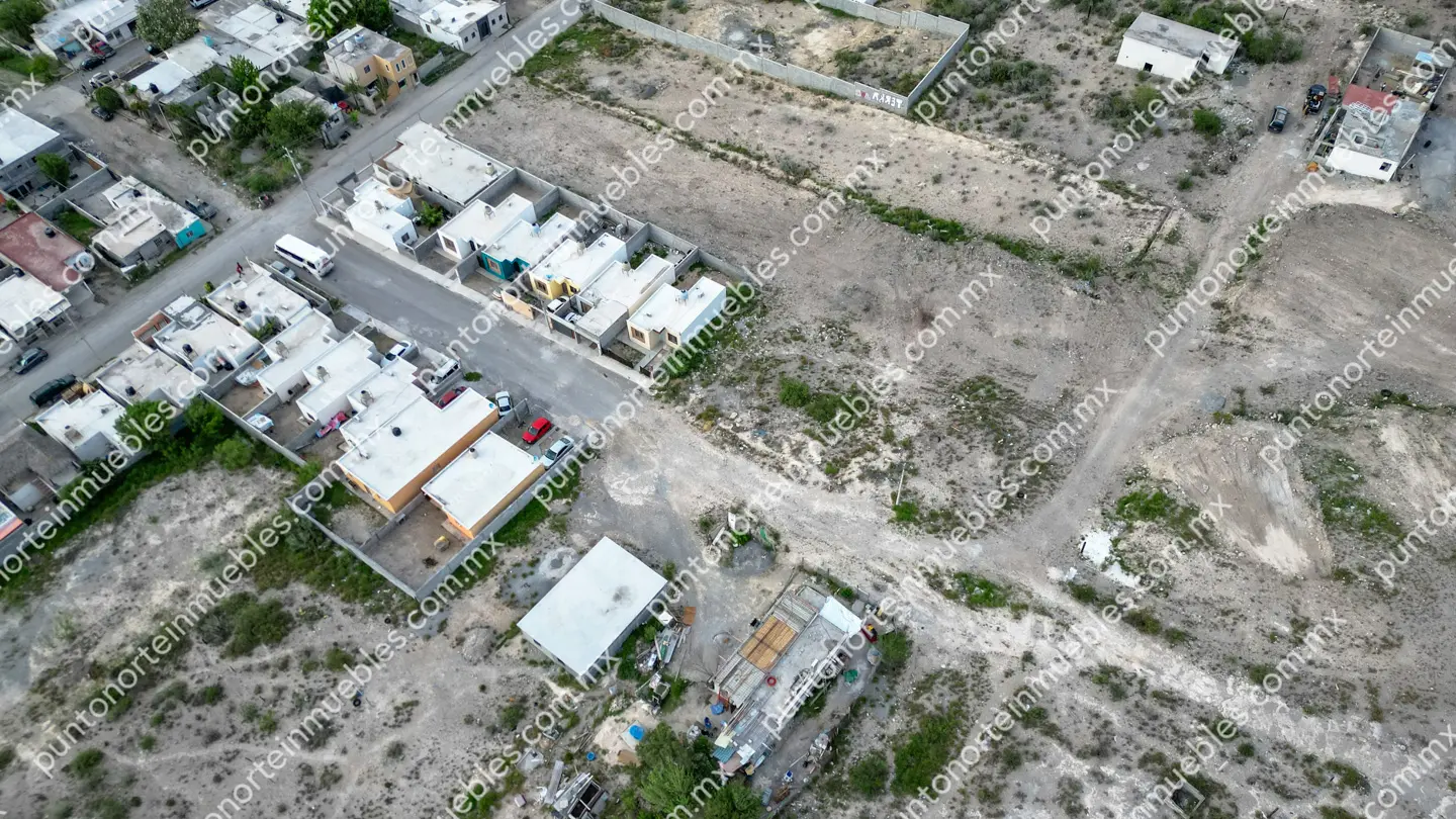 Terreno 2,625m2 Ampl Las Flores 06 Venta de Terreno 2,625m2 sobre Av Revolución, al lado de Aurrera Express Las Flores