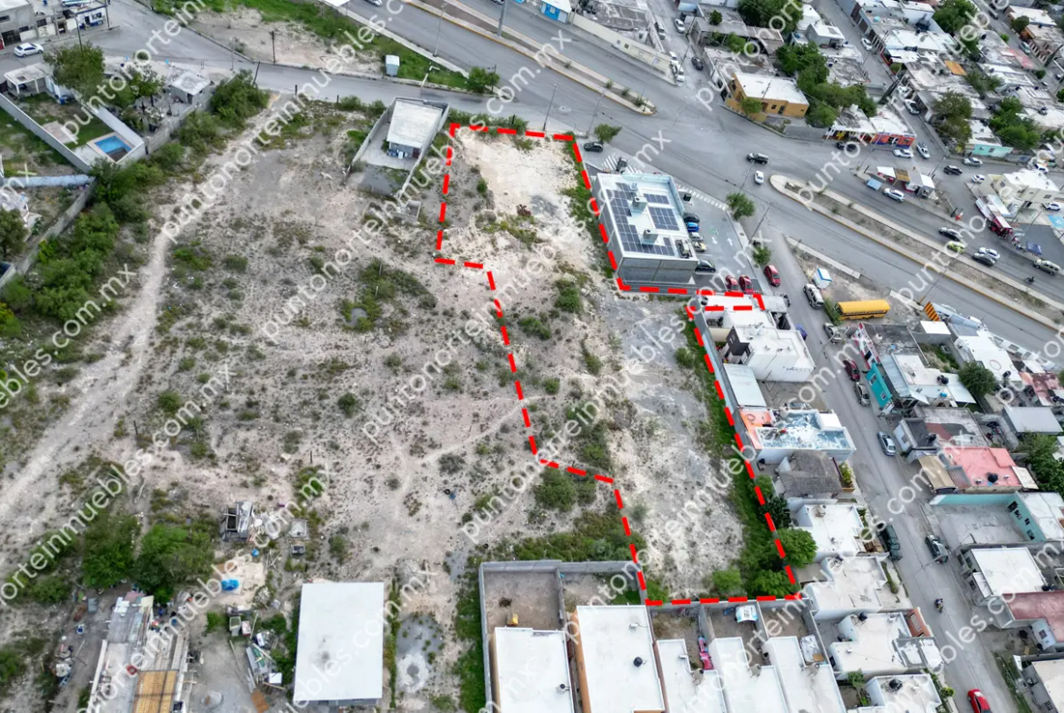 Venta de Terreno 2,625m2 sobre Av Revolución, al lado de Aurrera Express Las Flores