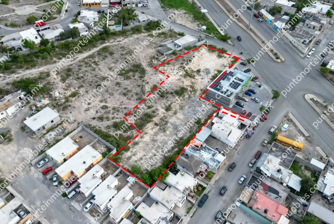 Venta de Terreno 2,625m2 sobre Av Revolución, al lado de Aurrera Express Las Flores