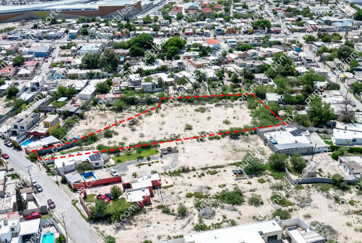 Venta de Terreno 4,760m2 Todos los Servicios a 230 metros de Blvd Pape frente a Mall
