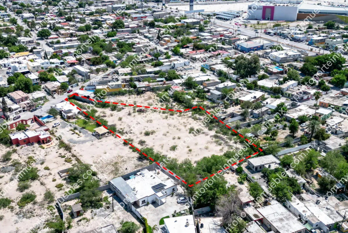 Venta de Terreno 4,760m2 Todos los Servicios a 230 metros de Blvd Pape frente a Mall