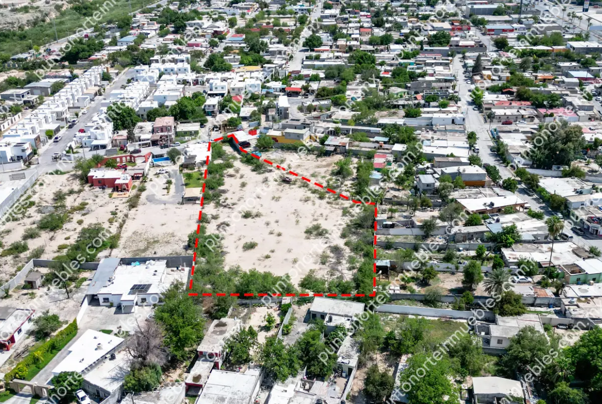 Venta de Terreno 4,760m2 Todos los Servicios a 230 metros de Blvd Pape frente a Mall