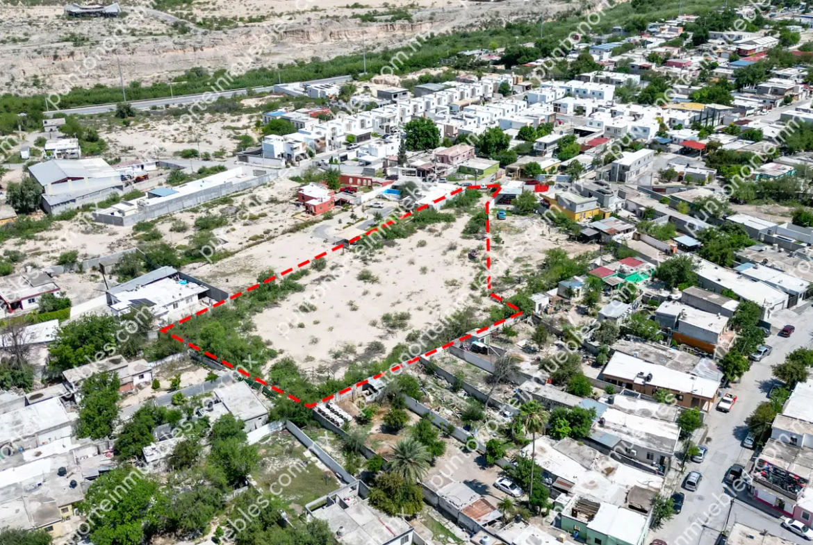 Venta de Terreno 4,760m2 Todos los Servicios a 230 metros de Blvd Pape frente a Mall