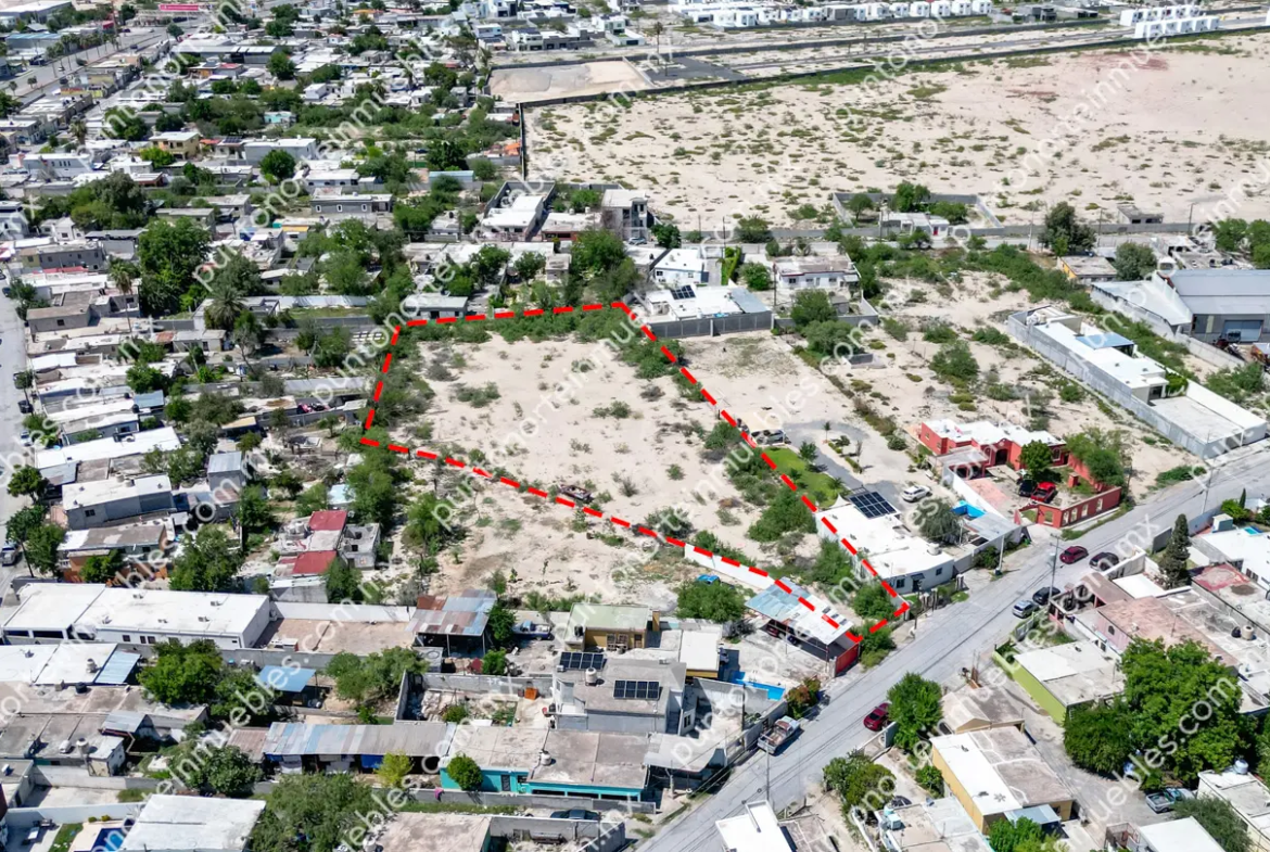 Venta de Terreno 4,760m2 Todos los Servicios a 230 metros de Blvd Pape frente a Mall