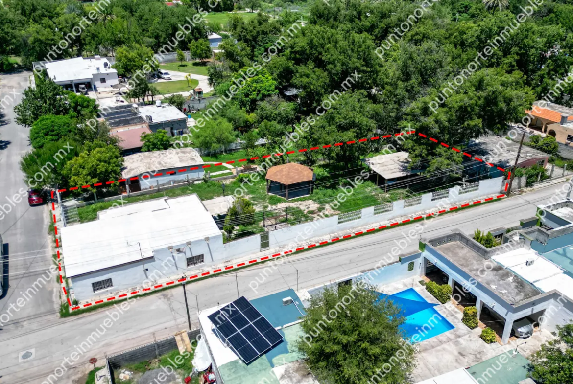 Venta Casa 3 Recámaras con 1,020m2 Terreno en Esquina, Zona Centro, Nadadores