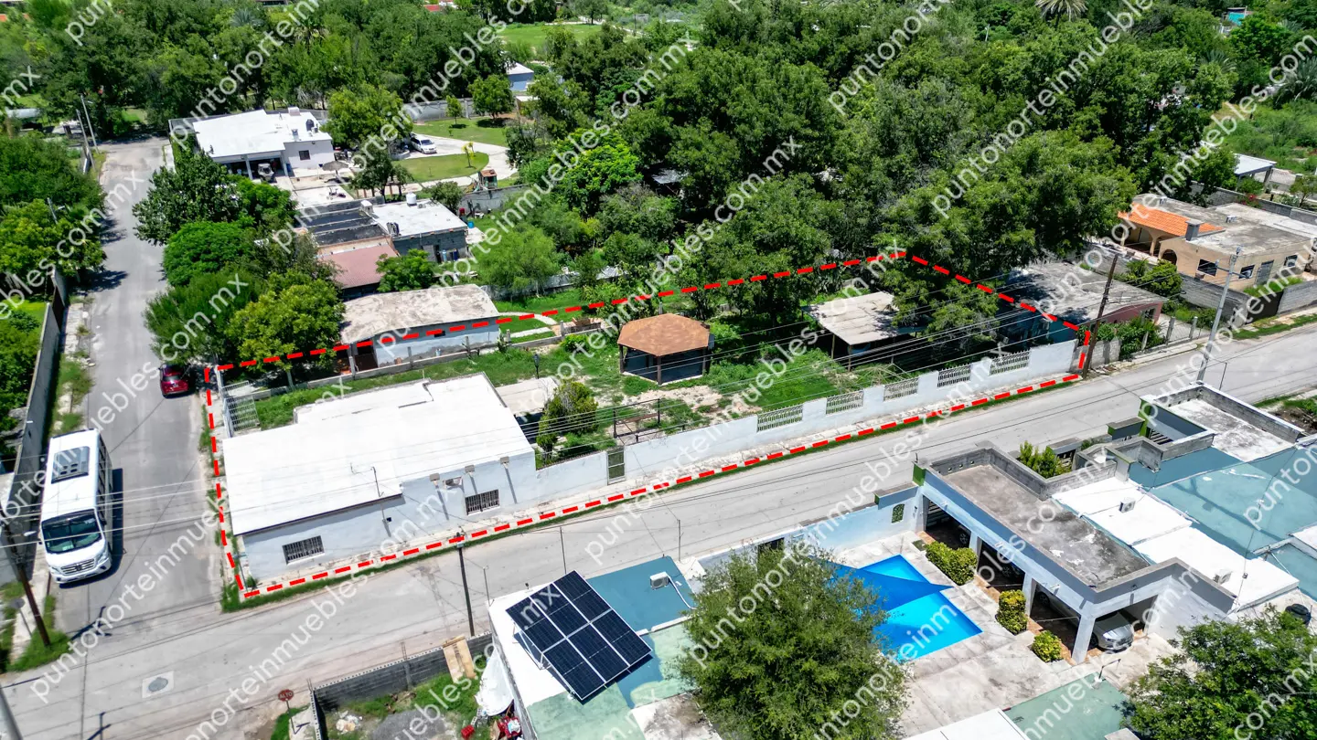 Venta Casa 3 Recámaras con 1,020m2 Terreno en Esquina, Zona Centro, Nadadores