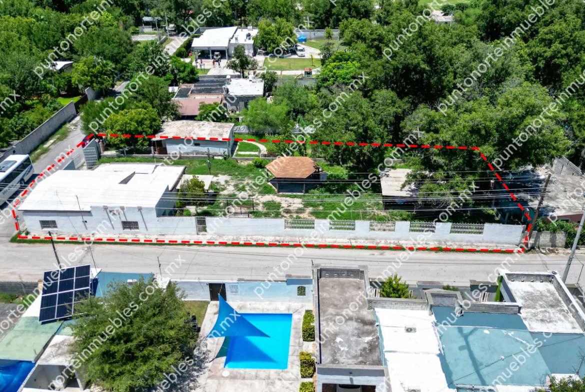 Venta Casa 3 Recámaras con 1,020m2 Terreno en Esquina, Zona Centro, Nadadores