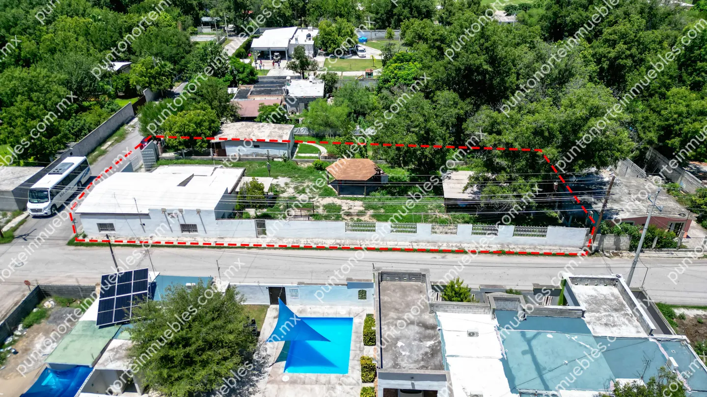 Venta Casa 3 Recámaras con 1,020m2 Terreno en Esquina, Zona Centro, Nadadores