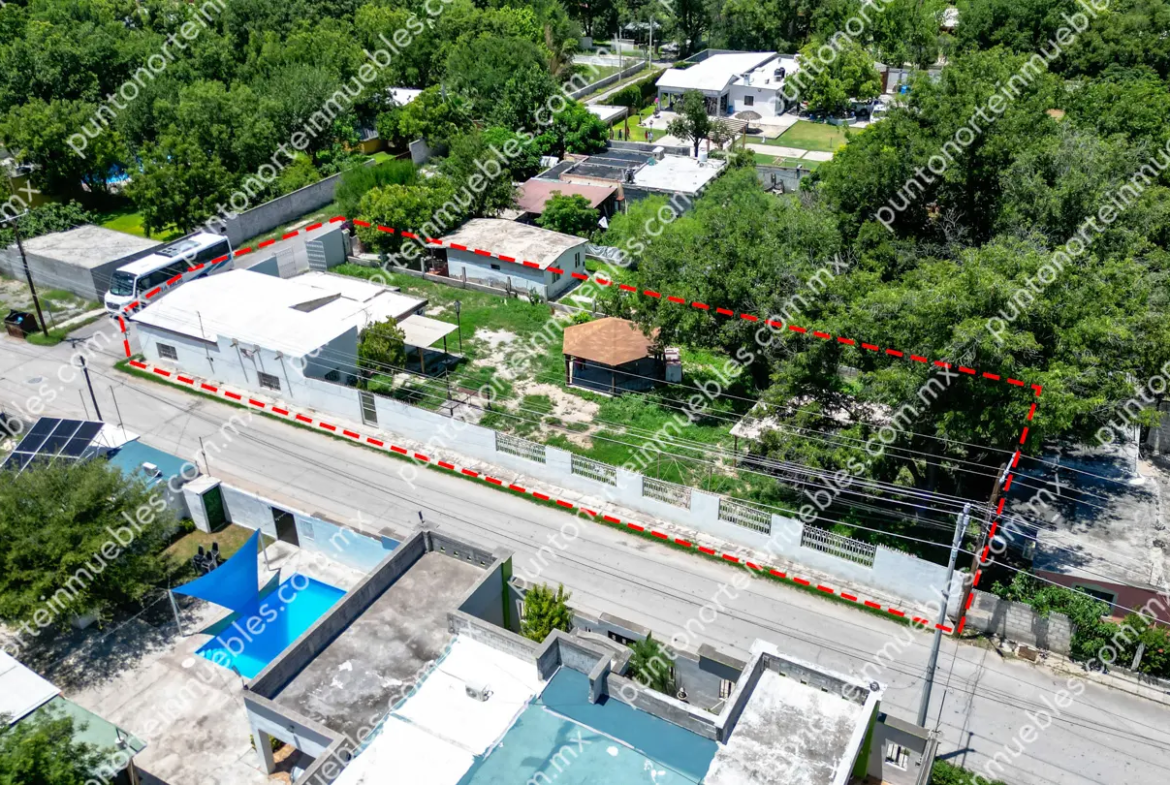 Venta Casa 3 Recámaras con 1,020m2 Terreno en Esquina, Zona Centro, Nadadores