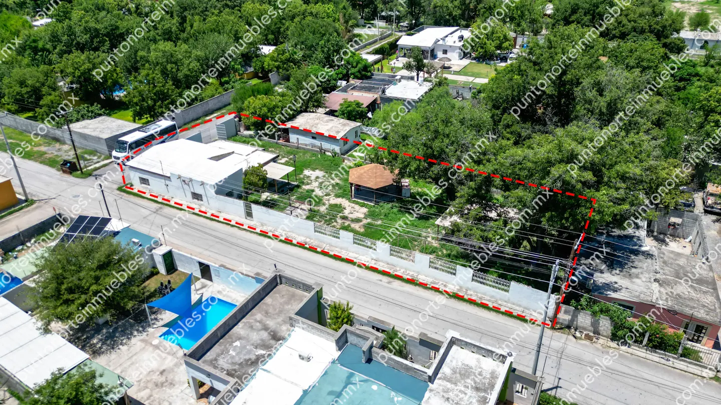 Venta Casa 3 Recámaras con 1,020m2 Terreno en Esquina, Zona Centro, Nadadores