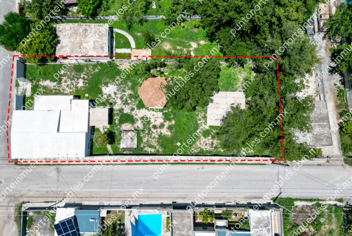 Venta Casa 3 Recámaras con 1,020m2 Terreno en Esquina, Zona Centro, Nadadores