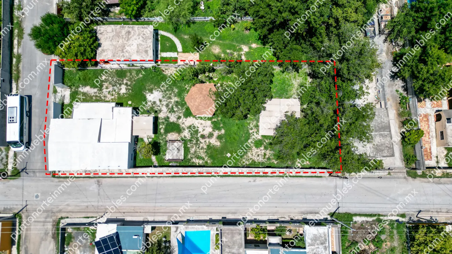 Venta Casa 3 Recámaras con 1,020m2 Terreno en Esquina, Zona Centro, Nadadores