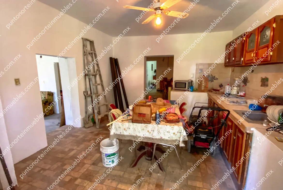 Venta Casa 3 Recámaras con 1,020m2 Terreno en Esquina, Zona Centro, Nadadores