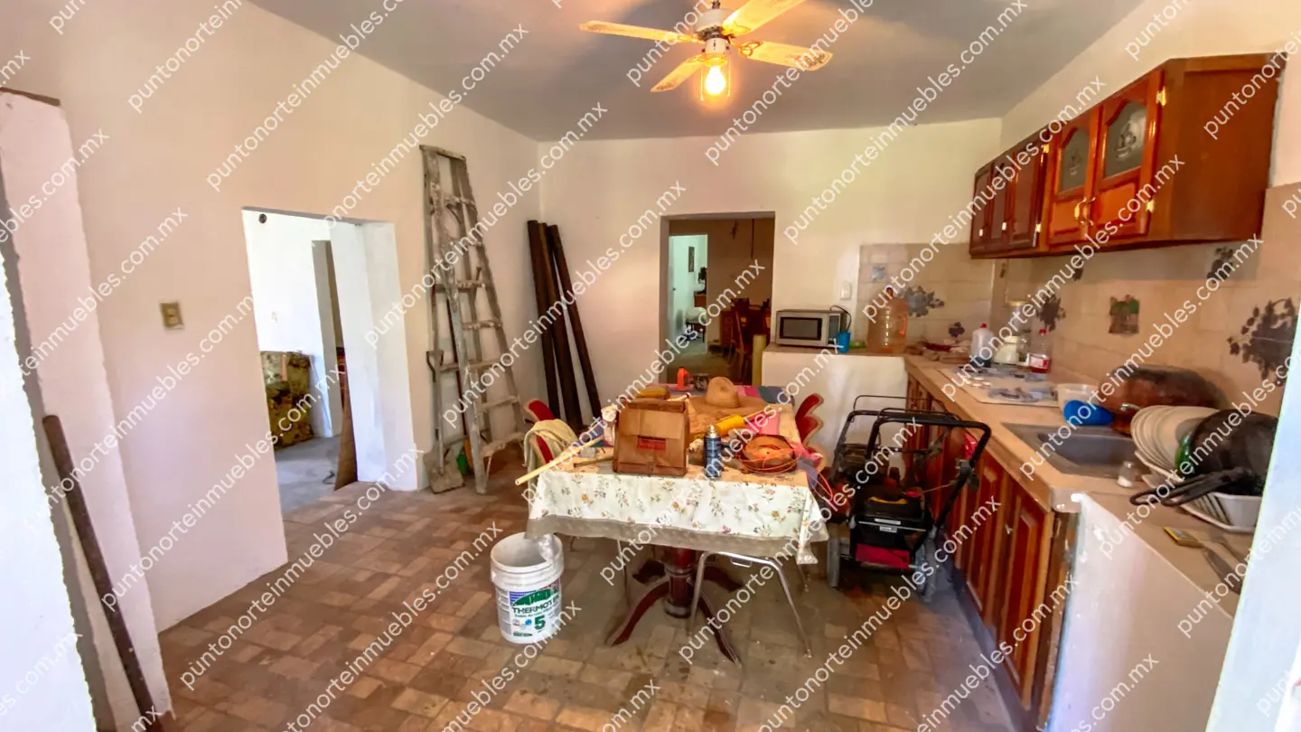 Venta Casa 3 Recámaras con 1,020m2 Terreno en Esquina, Zona Centro, Nadadores