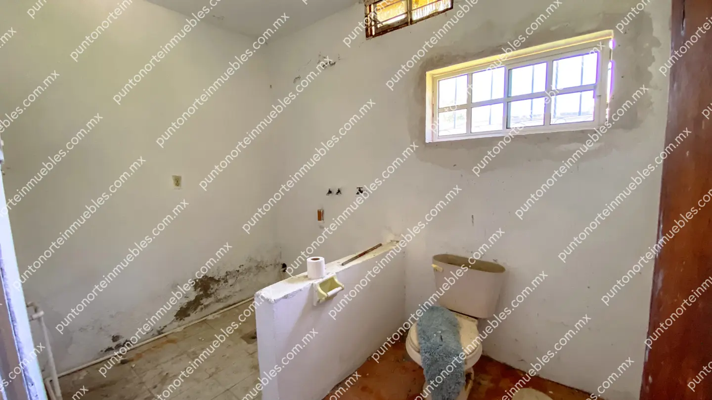 Venta Casa 3 Recámaras con 1,020m2 Terreno en Esquina, Zona Centro, Nadadores