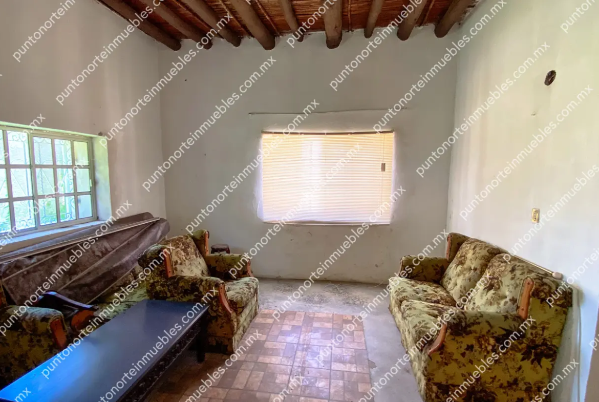 Venta Casa 3 Recámaras con 1,020m2 Terreno en Esquina, Zona Centro, Nadadores