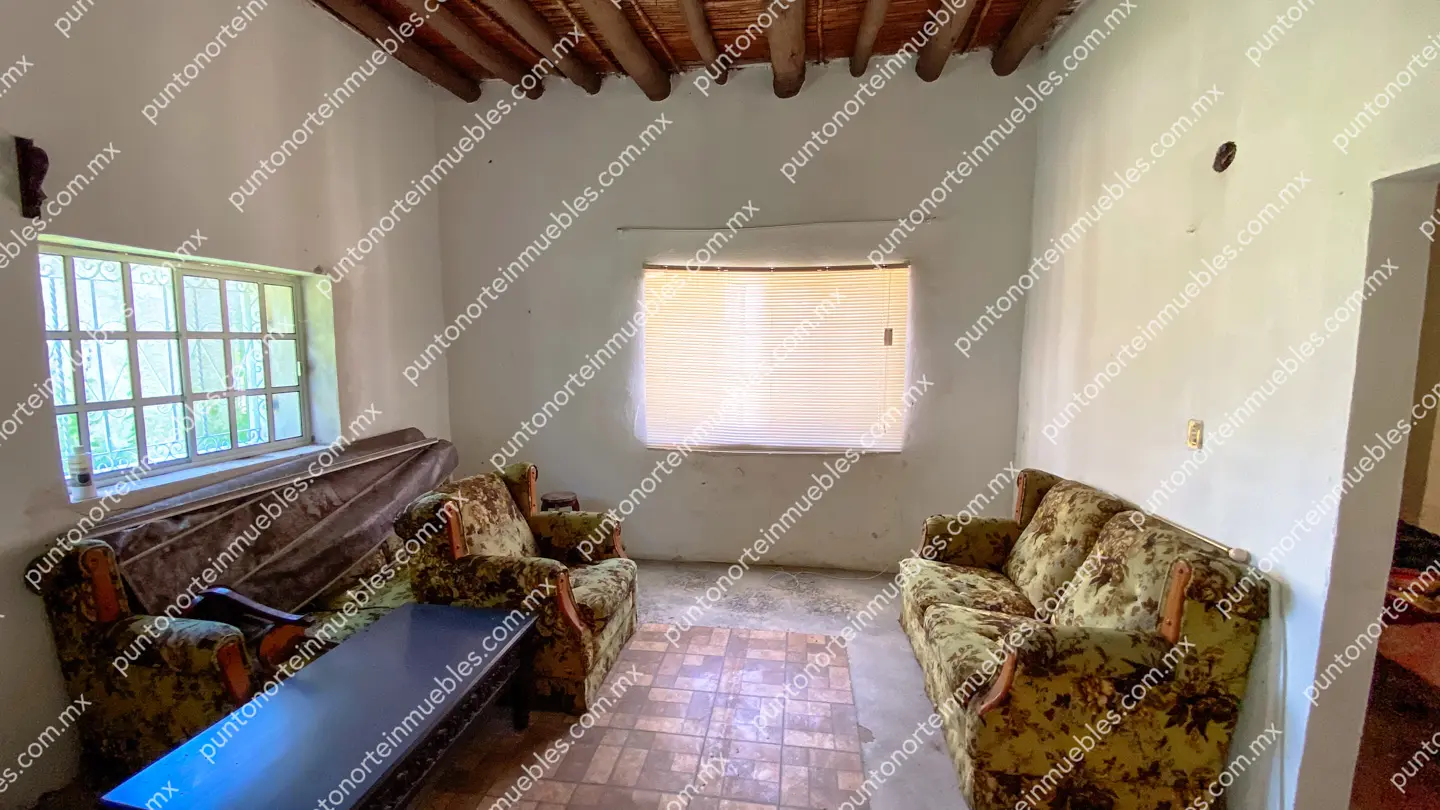 Venta Casa 3 Recámaras con 1,020m2 Terreno en Esquina, Zona Centro, Nadadores