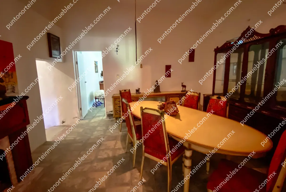 Venta Casa 3 Recámaras con 1,020m2 Terreno en Esquina, Zona Centro, Nadadores