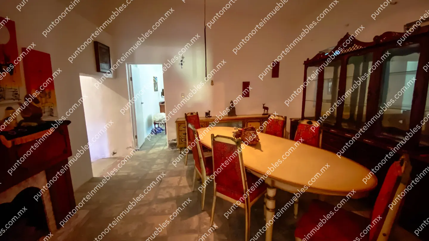 Venta Casa 3 Recámaras con 1,020m2 Terreno en Esquina, Zona Centro, Nadadores