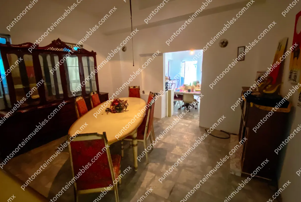 Venta Casa 3 Recámaras con 1,020m2 Terreno en Esquina, Zona Centro, Nadadores