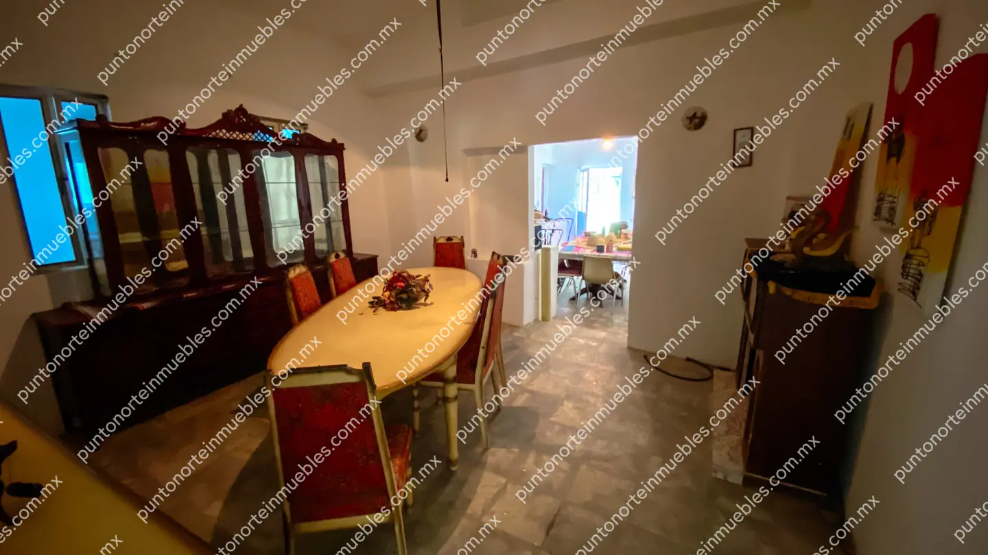 Venta Casa 3 Recámaras con 1,020m2 Terreno en Esquina, Zona Centro, Nadadores