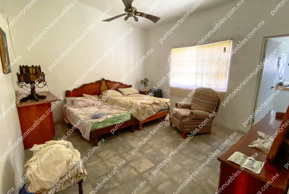 Venta Casa 3 Recámaras con 1,020m2 Terreno en Esquina, Zona Centro, Nadadores