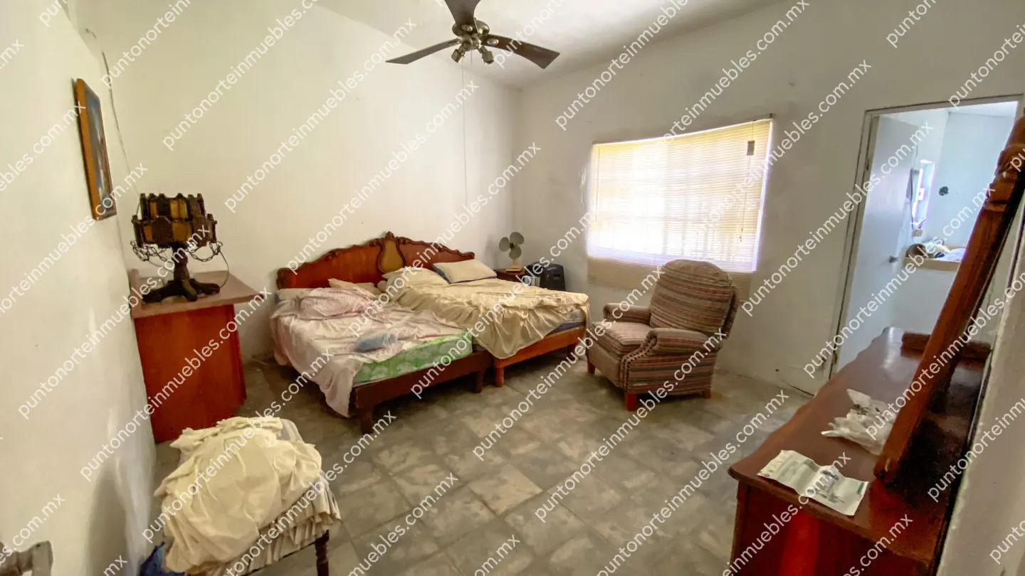 Venta Casa 3 Recámaras con 1,020m2 Terreno en Esquina, Zona Centro, Nadadores