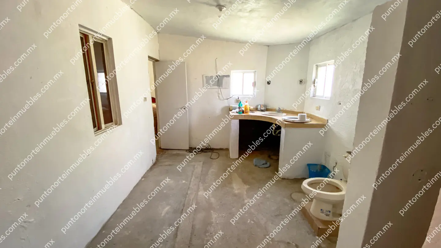 Venta Casa 3 Recámaras con 1,020m2 Terreno en Esquina, Zona Centro, Nadadores