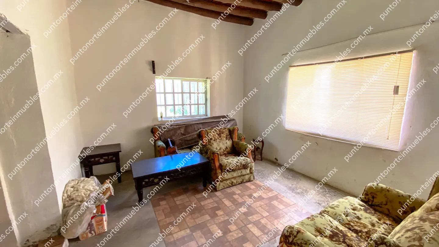Venta Casa 3 Recámaras con 1,020m2 Terreno en Esquina, Zona Centro, Nadadores