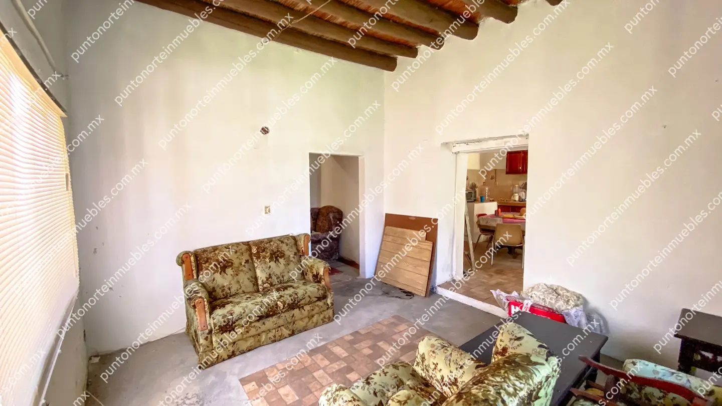 Venta Casa 3 Recámaras con 1,020m2 Terreno en Esquina, Zona Centro, Nadadores