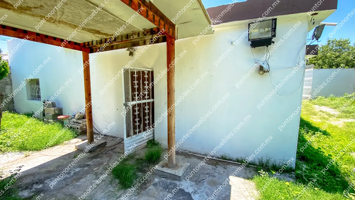 Venta Casa 3 Recámaras con 1,020m2 Terreno en Esquina, Zona Centro, Nadadores