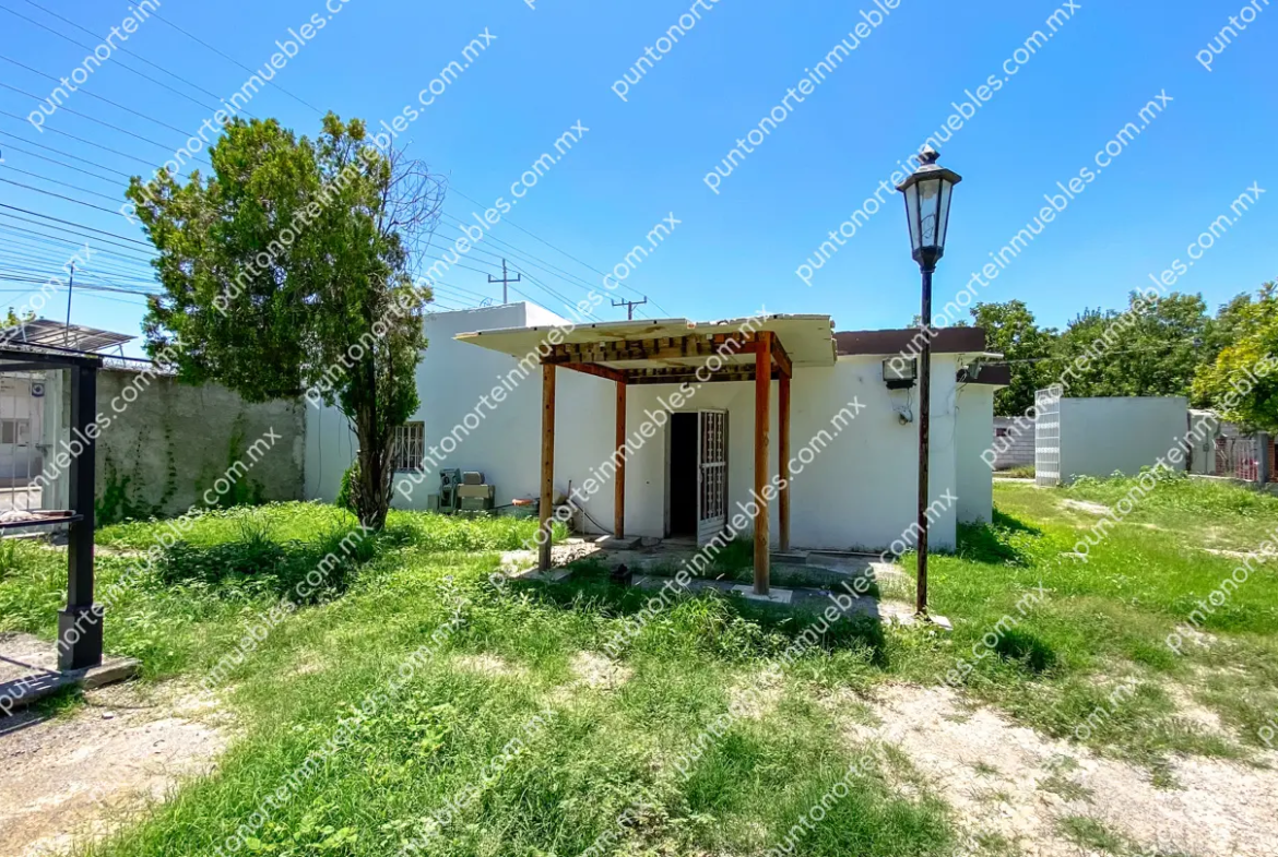 Venta Casa 3 Recámaras con 1,020m2 Terreno en Esquina, Zona Centro, Nadadores