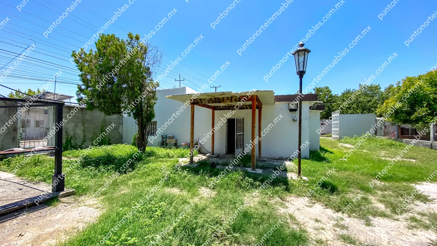 Venta Casa 3 Recámaras con 1,020m2 Terreno en Esquina, Zona Centro, Nadadores