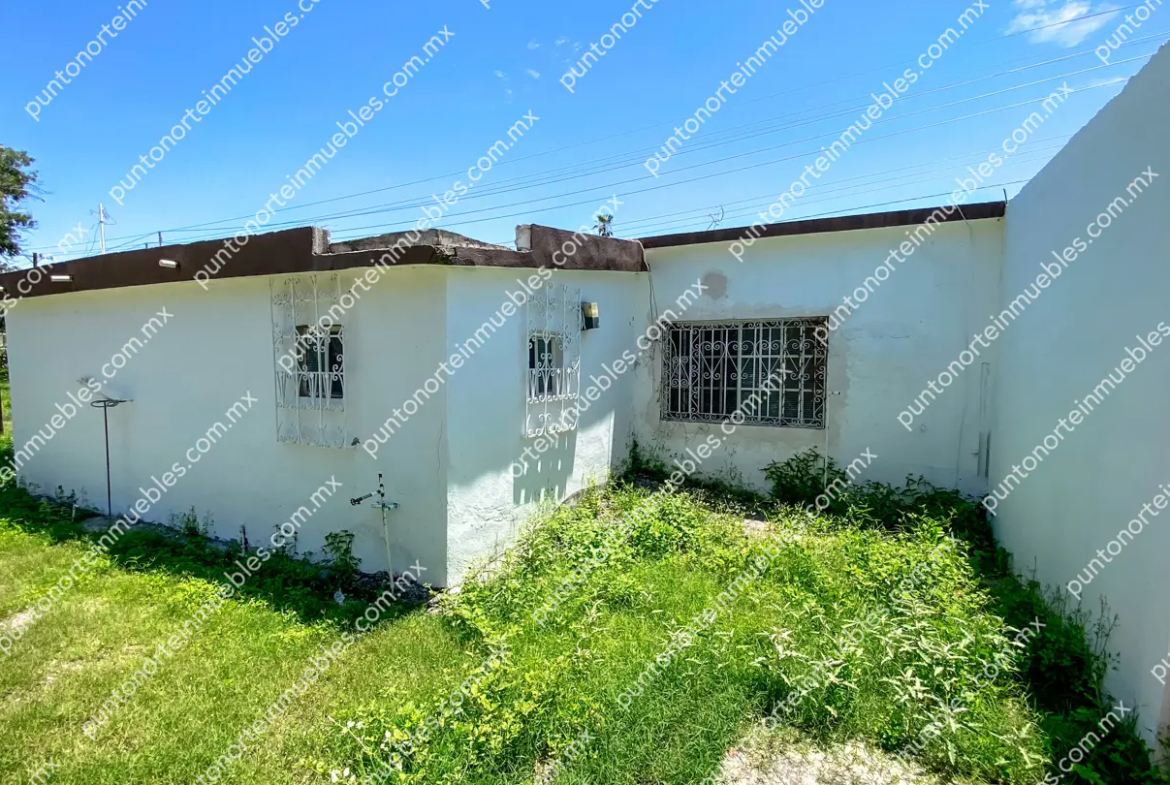 Venta Casa 3 Recámaras con 1,020m2 Terreno en Esquina, Zona Centro, Nadadores