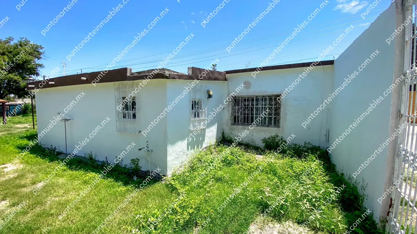 Venta Casa 3 Recámaras con 1,020m2 Terreno en Esquina, Zona Centro, Nadadores