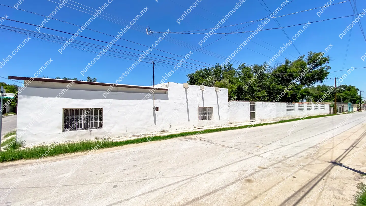 Venta Casa 3 Recámaras con 1,020m2 Terreno en Esquina, Zona Centro, Nadadores