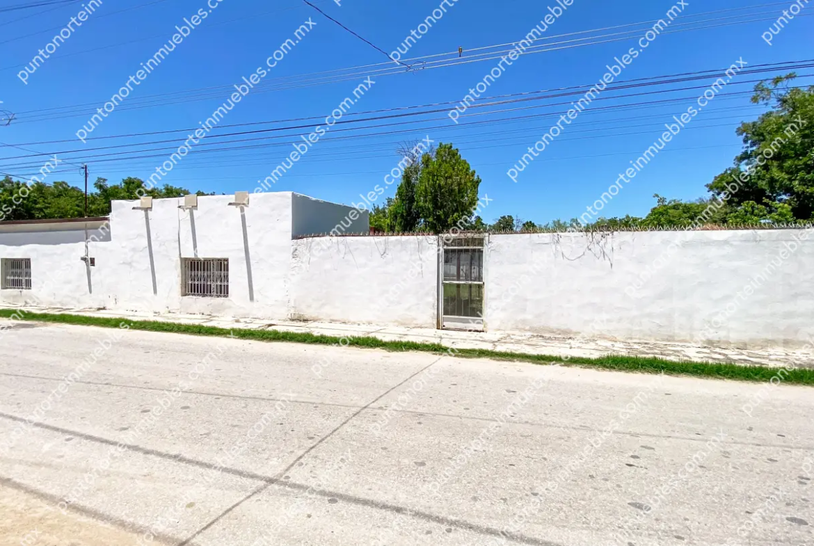 Venta Casa 3 Recámaras con 1,020m2 Terreno en Esquina, Zona Centro, Nadadores