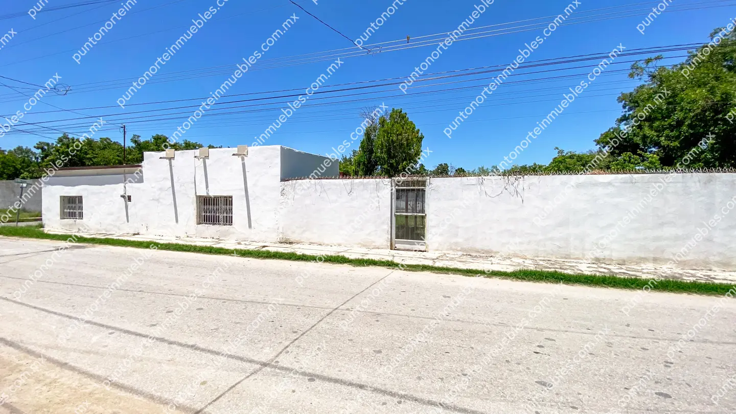 Venta Casa 3 Recámaras con 1,020m2 Terreno en Esquina, Zona Centro, Nadadores