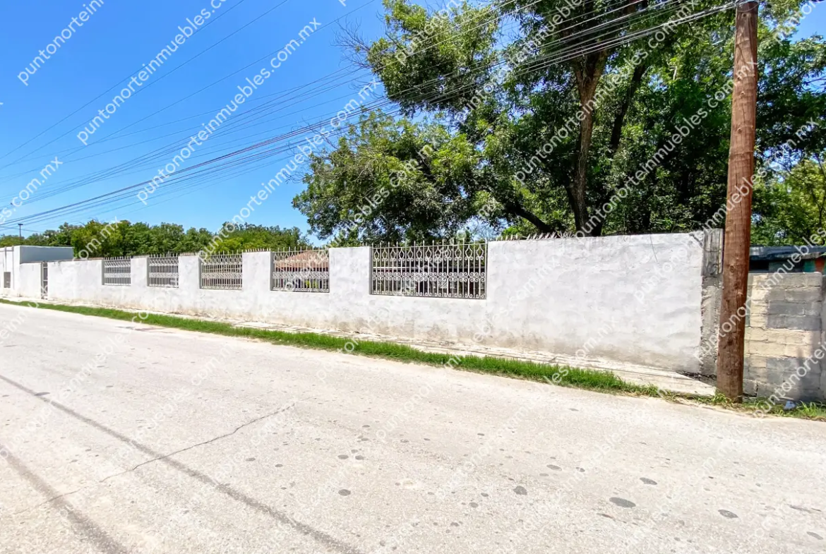 Venta Casa 3 Recámaras con 1,020m2 Terreno en Esquina, Zona Centro, Nadadores