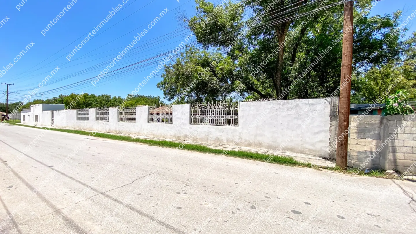 Venta Casa 3 Recámaras con 1,020m2 Terreno en Esquina, Zona Centro, Nadadores