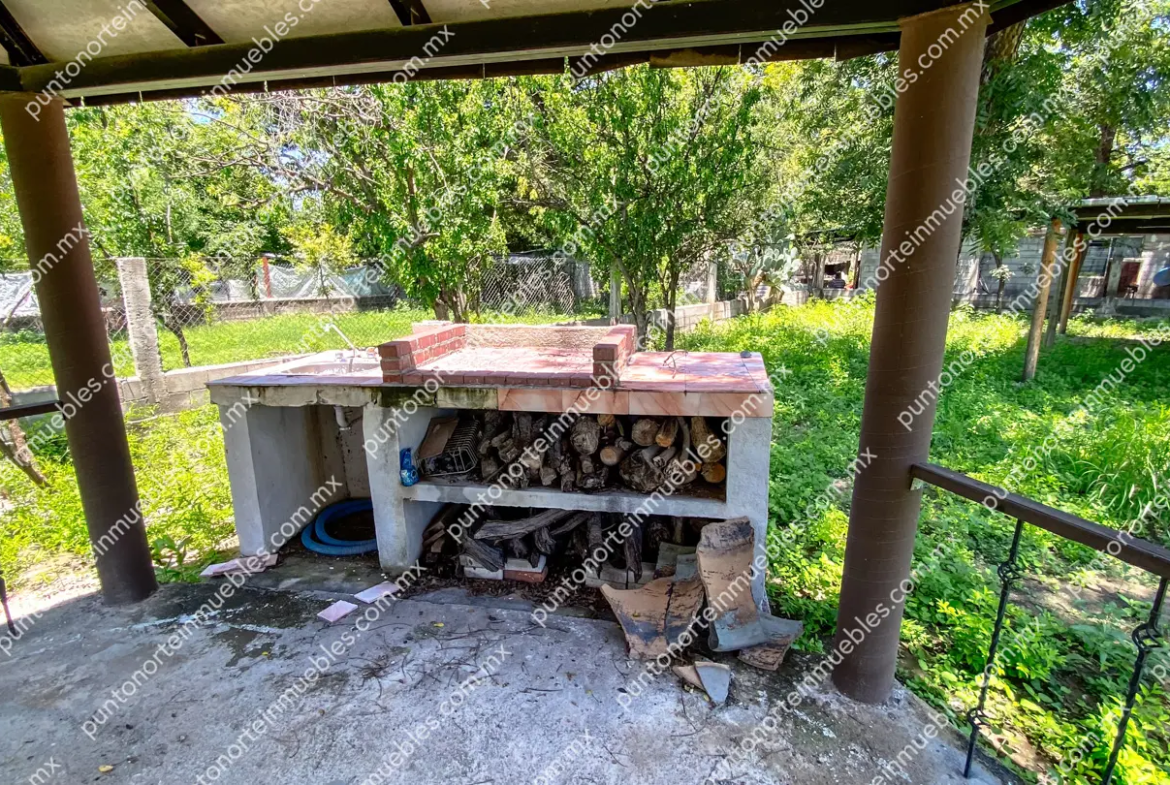 Venta Casa 3 Recámaras con 1,020m2 Terreno en Esquina, Zona Centro, Nadadores