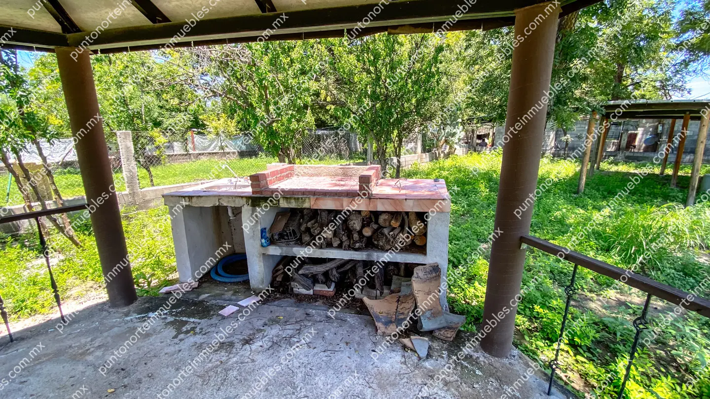 Venta Casa 3 Recámaras con 1,020m2 Terreno en Esquina, Zona Centro, Nadadores