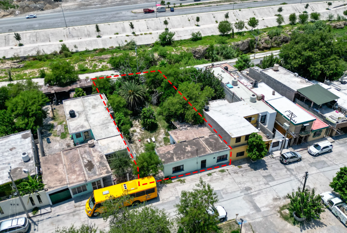 Venta Casa Antigua con Terreno, 2 frentes, uno da con Av. Suzanne Lou Pape 480m2, Col Progreso, todos los servicios