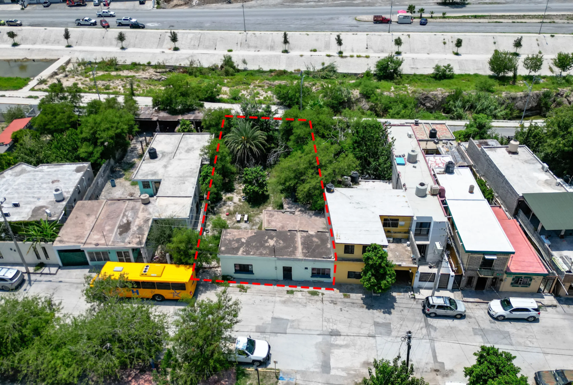 Venta Casa Antigua con Terreno, 2 frentes, uno da con Av. Suzanne Lou Pape 480m2, Col Progreso, todos los servicios