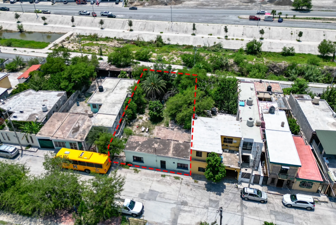 Venta Casa Antigua con Terreno, 2 frentes, uno da con Av. Suzanne Lou Pape 480m2, Col Progreso, todos los servicios