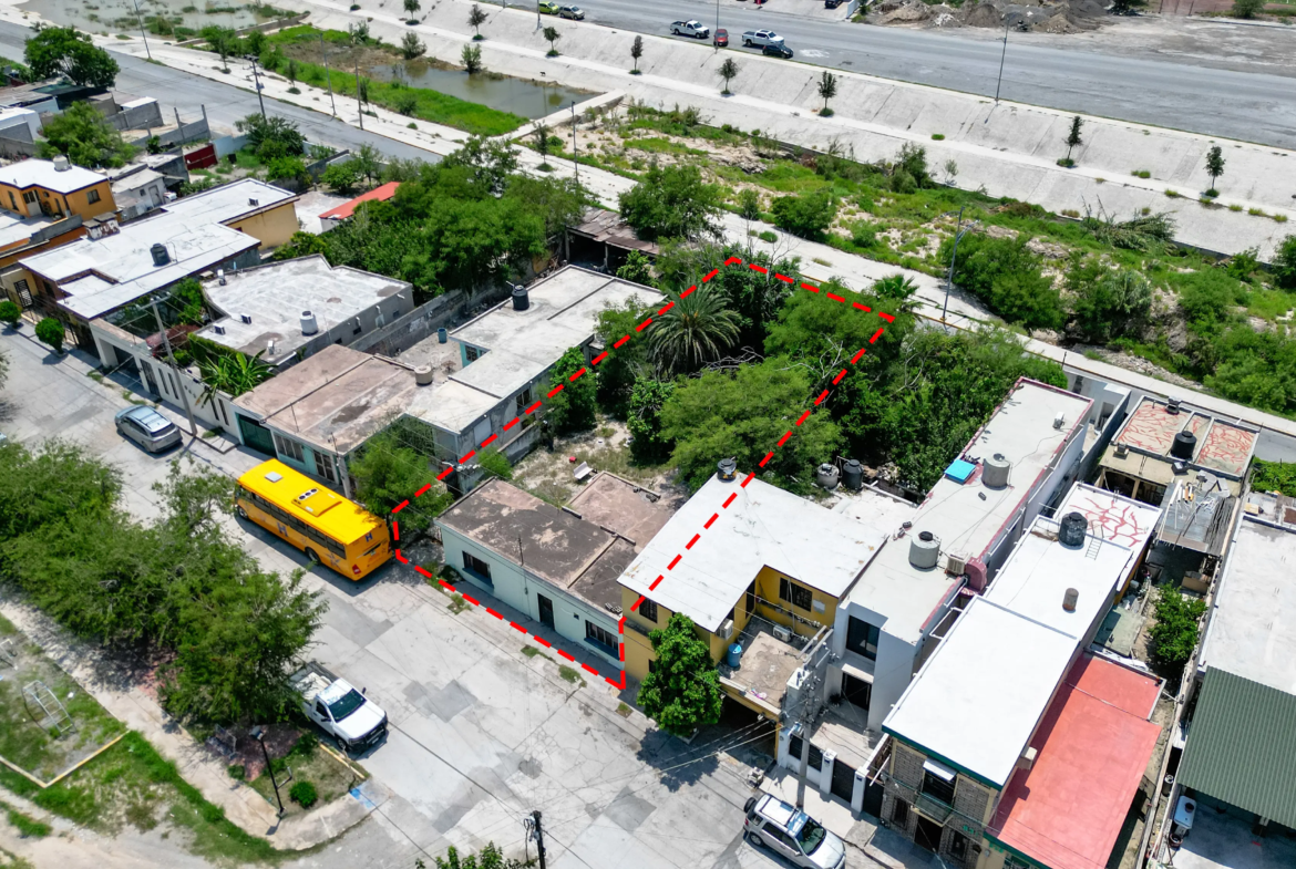 Venta Casa Antigua con Terreno, 2 frentes, uno da con Av. Suzanne Lou Pape 480m2, Col Progreso, todos los servicios