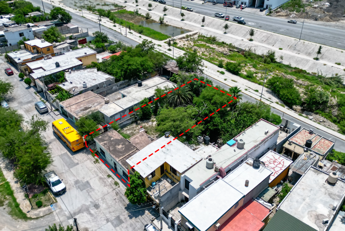 Venta Casa Antigua con Terreno, 2 frentes, uno da con Av. Suzanne Lou Pape 480m2, Col Progreso, todos los servicios