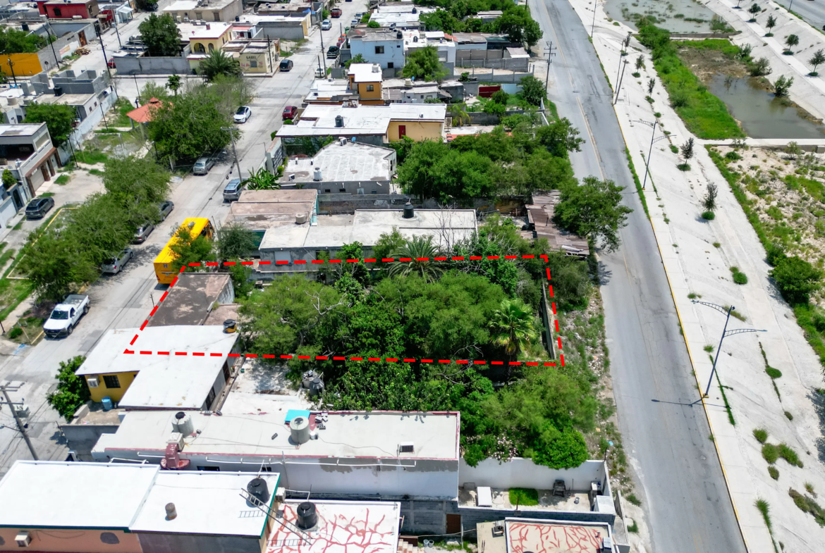 Venta Casa Antigua con Terreno, 2 frentes, uno da con Av. Suzanne Lou Pape 480m2, Col Progreso, todos los servicios