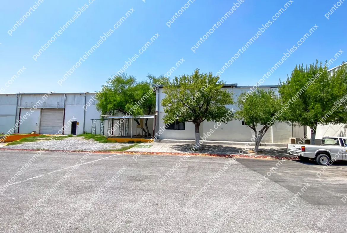 Renta Nave Industrial 2,843m2 Techados dentro de mancha urbana en Col. Sierrita en Frontera, Coahuila